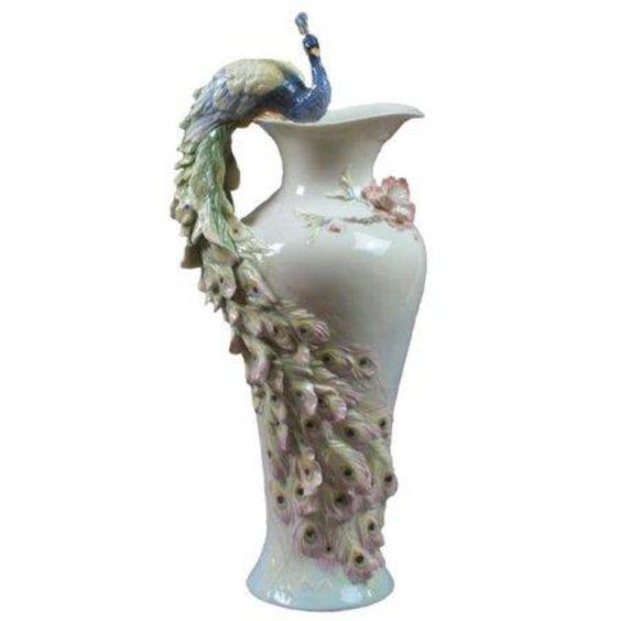 FINE BEAUTIFUL PORCELAIN PEACOCK VASE