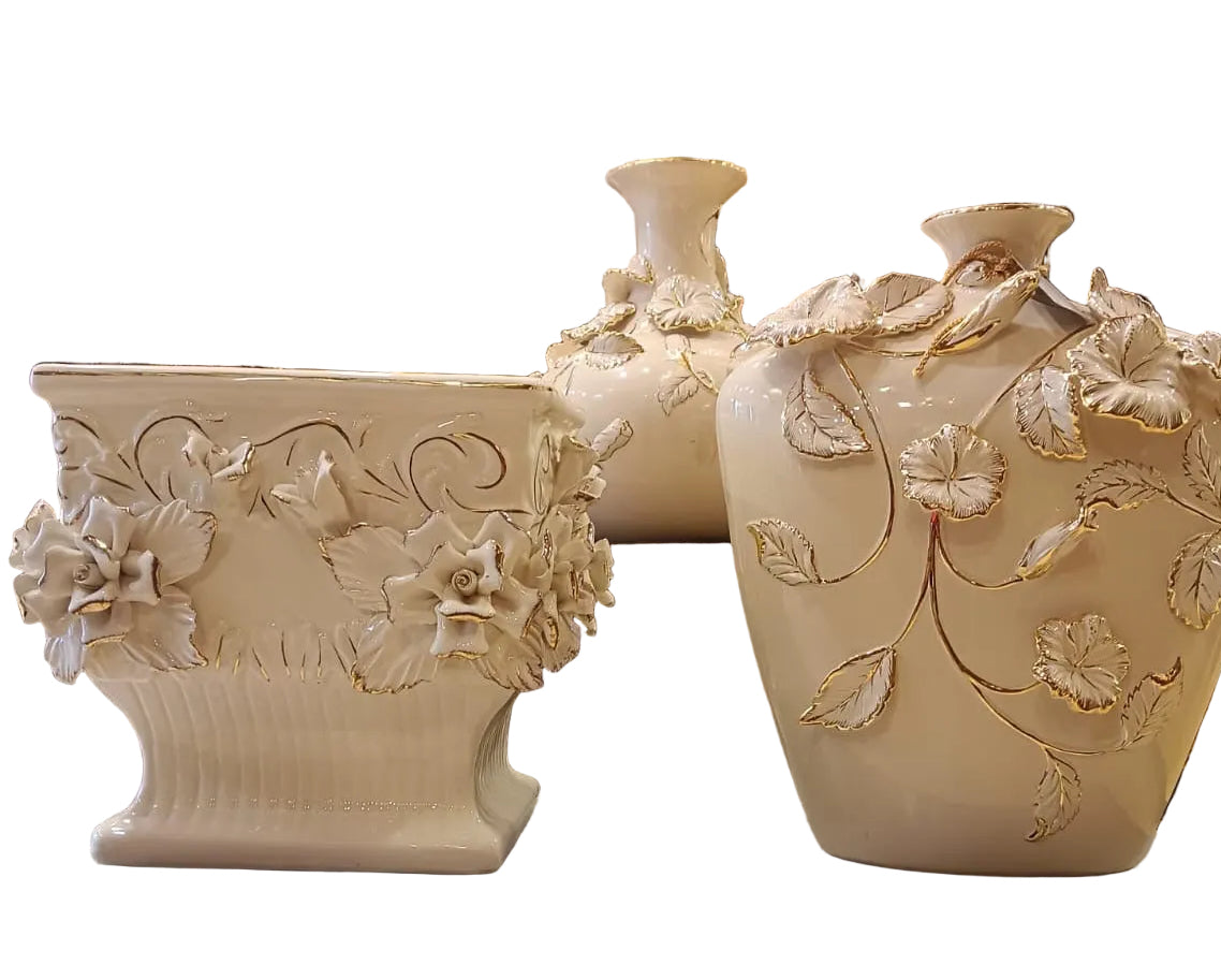 CAPODIMONTE 3-D ceramic flowers find ceramic Vase ￼