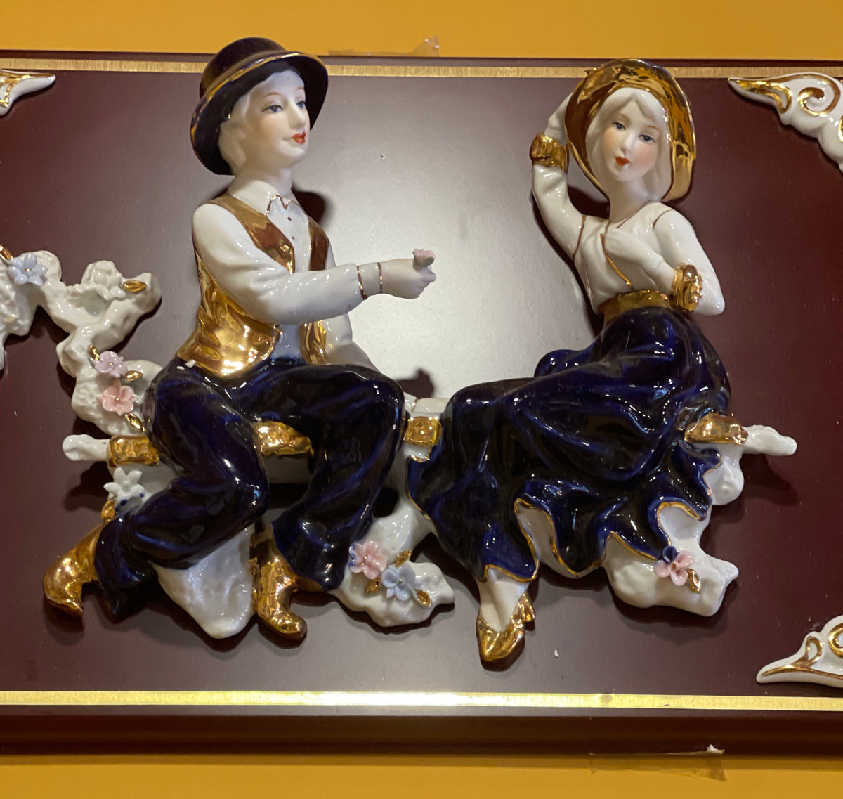3-D boy proposing girl find porcelain wall art