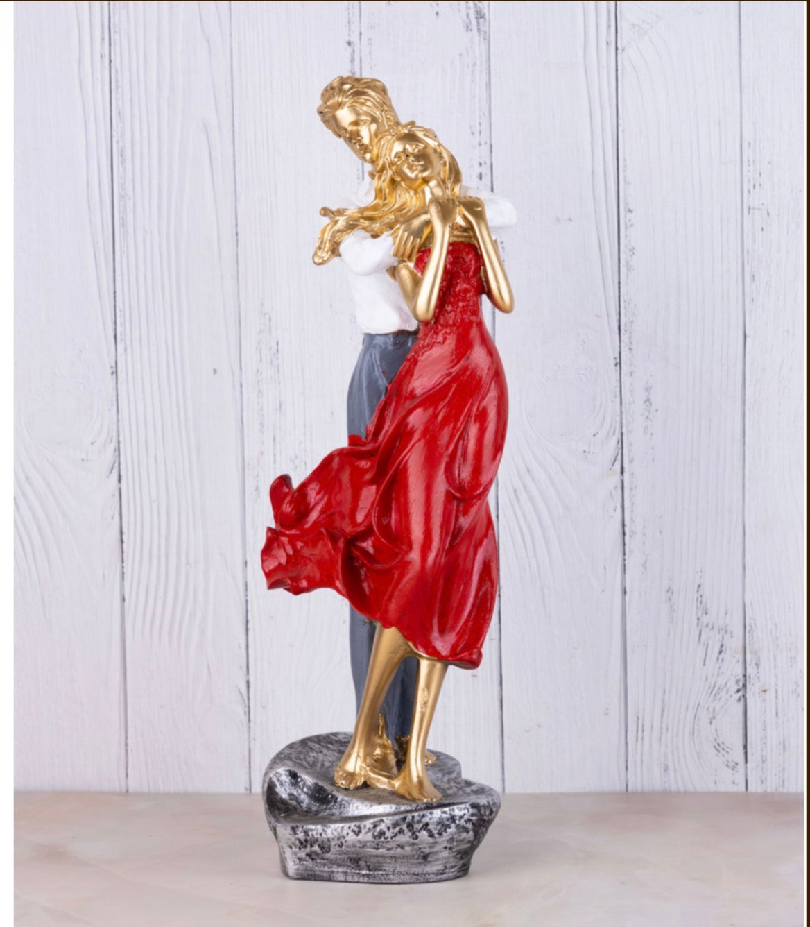 Loving couple, Statue