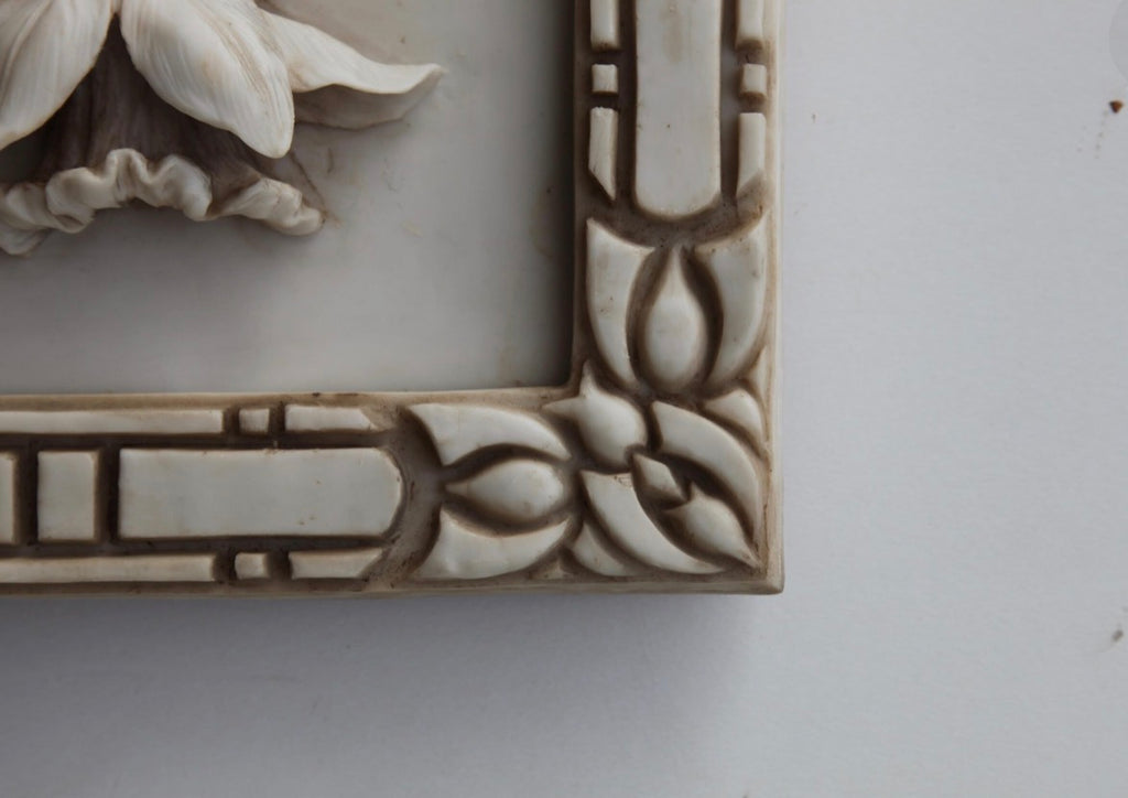 Art Nouveau 3-D Alabaster Sculptural Panel with Foliage and Daffodils / Jonquils
€3,046