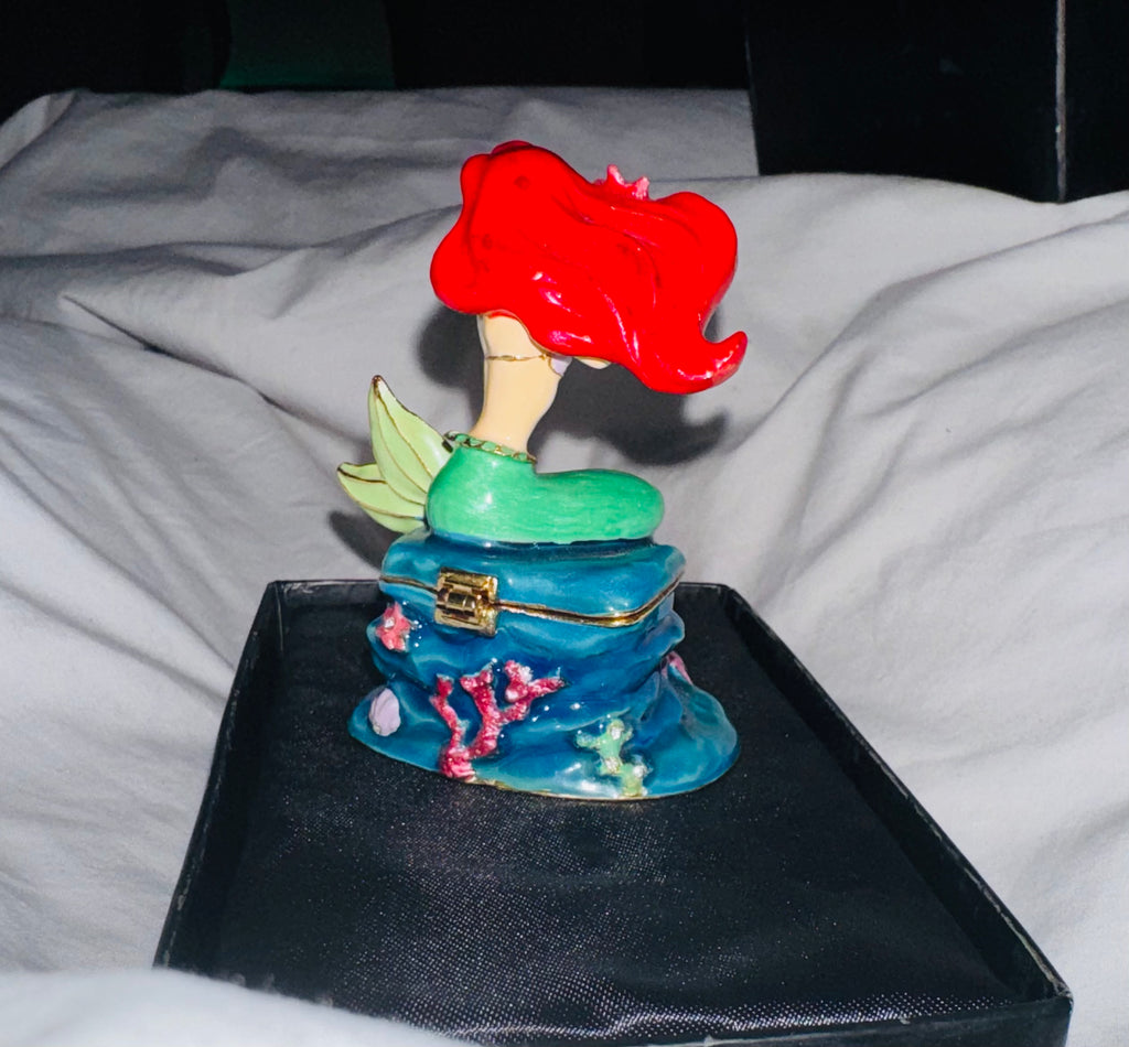 Jewelry box by Ariel jeneled Box department