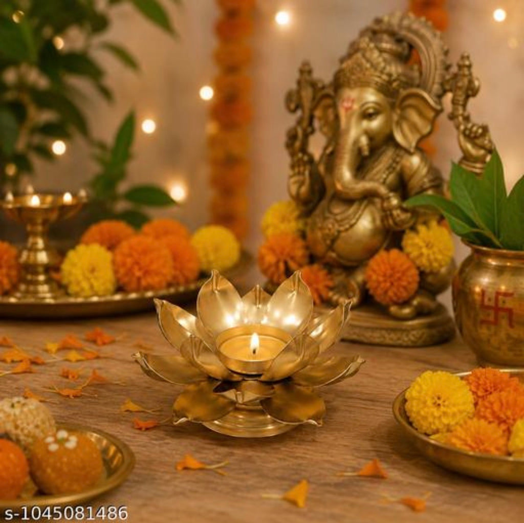 Lotus flower candlelight holder
